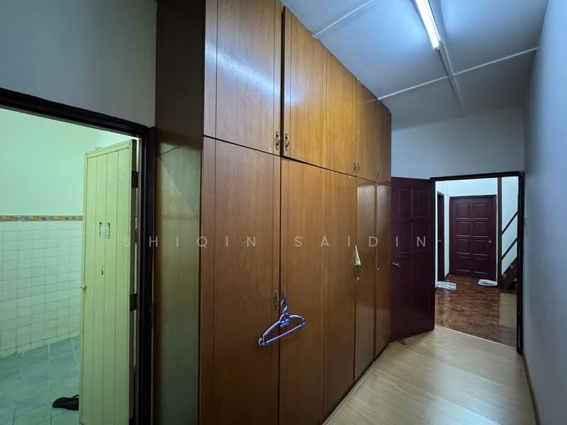 2-storey Terraced House for Sale in Seksyen 4 (Shah Alam) - Shiqin Saidin - Corridor - PropertyGuru.com.my