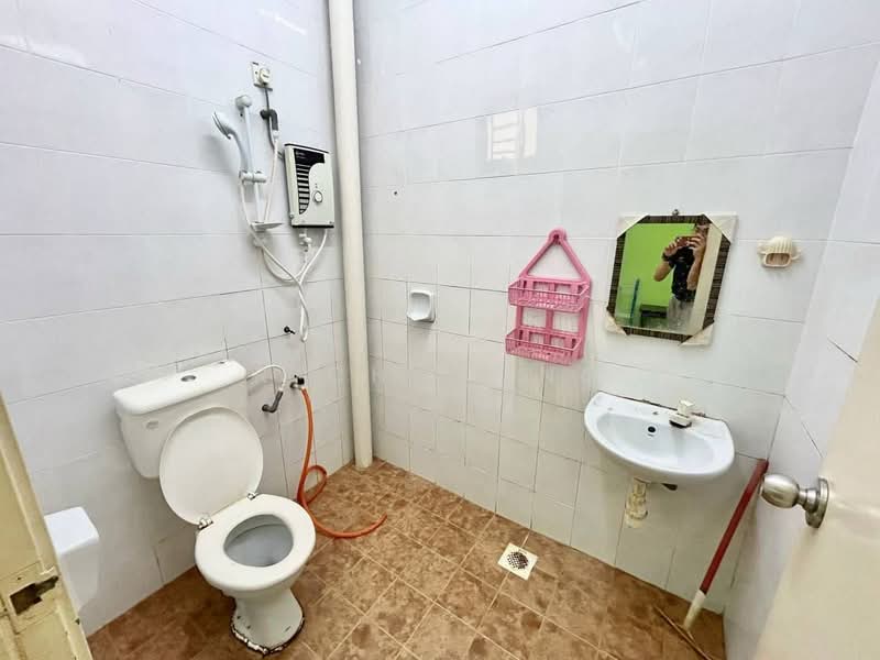 Rumah Teres 1 Tingkat untuk Dijual di Taman JP Perdana (Johor Bahru) - Rich Wong - Bathroom - PropertyGuru.com.my