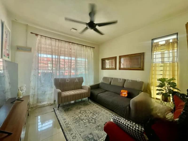 Townhouse for Sale in Balakong (Selangor) - Zaidah Ahmad - Living Room - PropertyGuru.com.my