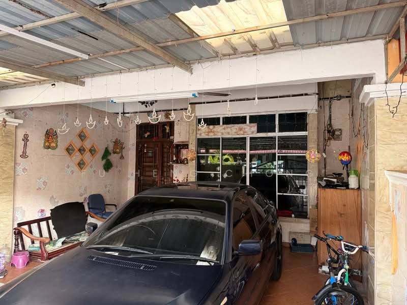 2-storey Terraced House for Sale in Taman Scientex Pasir Gudang (Pasir Gudang) - Fu Heng Chong - Car Park - PropertyGuru.com.my