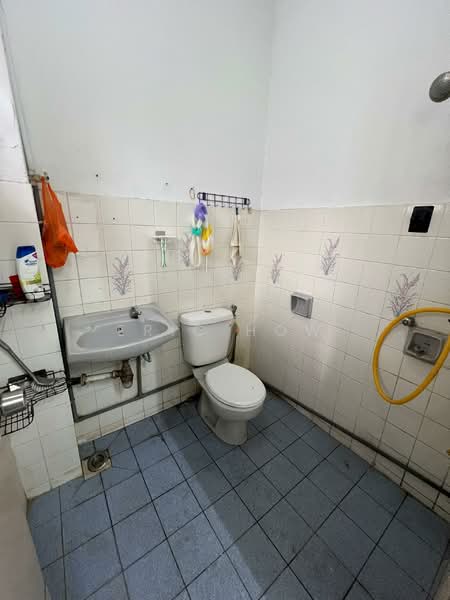 2-storey Terraced House for Sale in BANDAR PUCHONG JAYA (Puchong) - Eric How - Bathroom - PropertyGuru.com.my