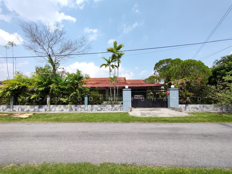 Bungalow for Sale in Teluk Intan (Perak) - Muinuddin Muhamad - Exterior - PropertyGuru.com.my
