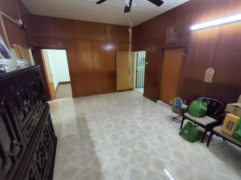 Bungalow for Sale in Teluk Intan (Perak) - Muinuddin Muhamad - Living Room - PropertyGuru.com.my