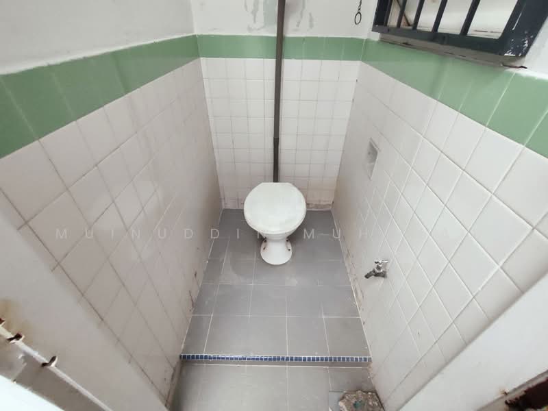 Bungalow for Sale in Teluk Intan (Perak) - Muinuddin Muhamad - Bathroom - PropertyGuru.com.my