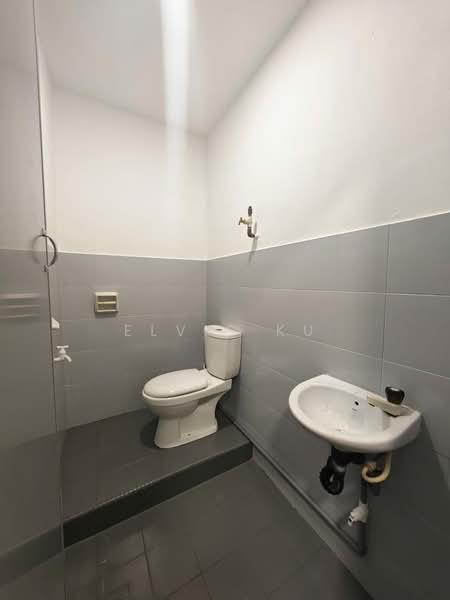 2-storey Terraced House for Sale in Taman Bestari Indah (Ulu Tiram) - Elvis Ku - Bathroom - PropertyGuru.com.my