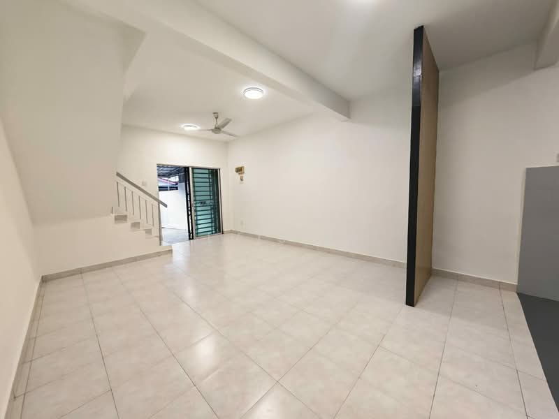 2-storey Terraced House for Sale in Taman Bestari Indah (Ulu Tiram) - Elvis Ku - Living Room - PropertyGuru.com.my