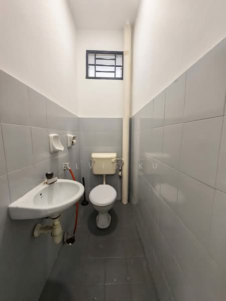 2-storey Terraced House for Sale in Taman Bestari Indah (Ulu Tiram) - Elvis Ku - Bathroom - PropertyGuru.com.my