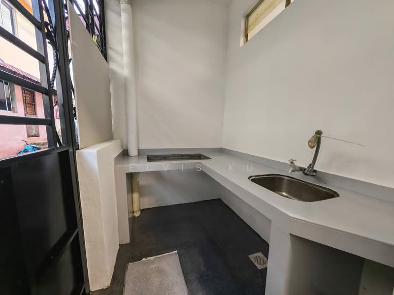 2-storey Terraced House for Sale in Taman Bestari Indah (Ulu Tiram) - Elvis Ku - Kitchen - PropertyGuru.com.my