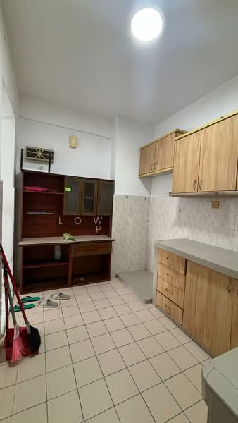 Apartment for Rent at Suria Kipark Damansara - Low Kok Pin - Kitchen - PropertyGuru.com.my