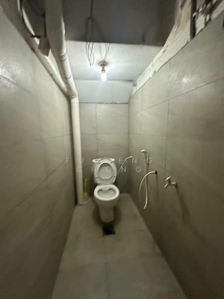 Rumah Teres 2 Tingkat untuk Dijual di Taman Johor Jaya (Johor Bahru) - Fu Heng Chong - Bathroom - PropertyGuru.com.my