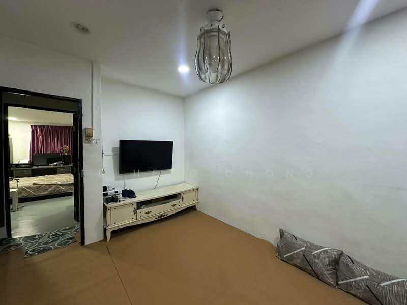 Rumah Teres 2 Tingkat untuk Dijual di Taman Johor Jaya (Johor Bahru) - Fu Heng Chong - Living Room - PropertyGuru.com.my