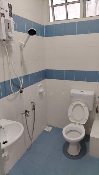 Pangsapuri untuk Dijual di Impian Senibong Apartment - Elvis Ku - Bathroom - PropertyGuru.com.my