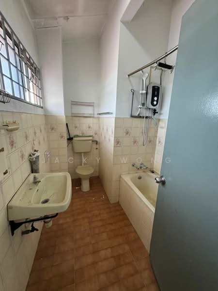 2-storey Terraced House for Sale in Sri Petaling (Kuala Lumpur) - Jacky Wong - Bathroom - PropertyGuru.com.my