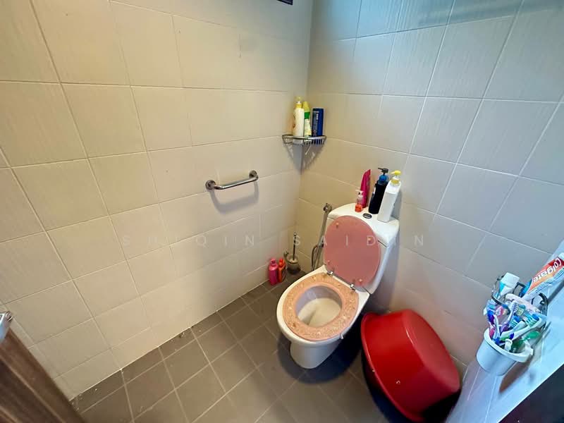 Semi-Detached House for Sale in Gombak (Kuala Lumpur) - Shiqin Saidin - Bathroom - PropertyGuru.com.my