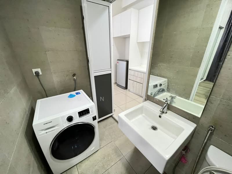 Service Residence for Sale at Kenwingston Square Garden - Megan Chong - Bathroom - PropertyGuru.com.my