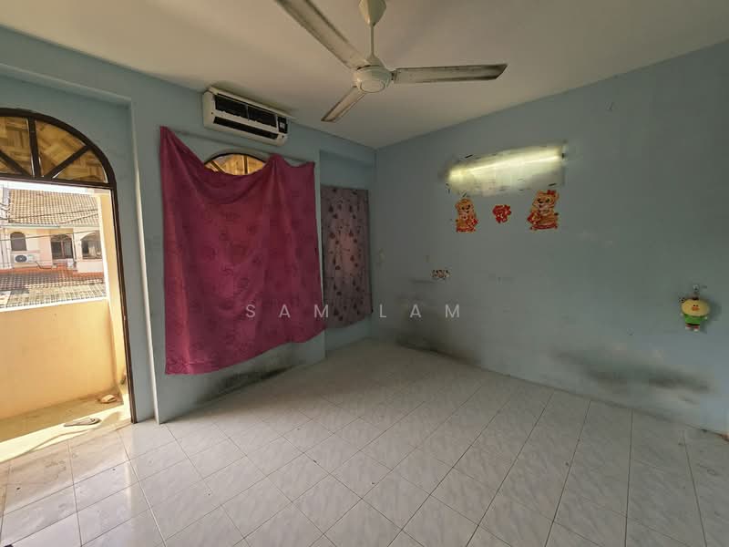 2.5-storey Terraced House for Sale in Taman Ipoh Baru (Ipoh) - Sam Lam - Balcony - PropertyGuru.com.my