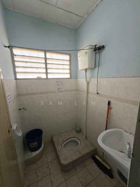 2.5-storey Terraced House for Sale in Taman Ipoh Baru (Ipoh) - Sam Lam - Bathroom - PropertyGuru.com.my