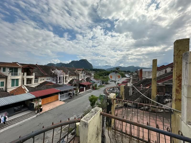 2.5-storey Terraced House for Sale in Gunung Rapat (Ipoh) - Sam Lam - Exterior - PropertyGuru.com.my