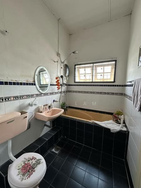 2.5-storey Terraced House for Sale in Gunung Rapat (Ipoh) - Sam Lam - Bathroom - PropertyGuru.com.my