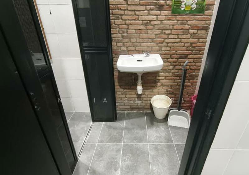 Kedai untuk Disewa di U12, Taman Desa Alam (Shah Alam) - Nadia Shukri - Bathroom - PropertyGuru.com.my