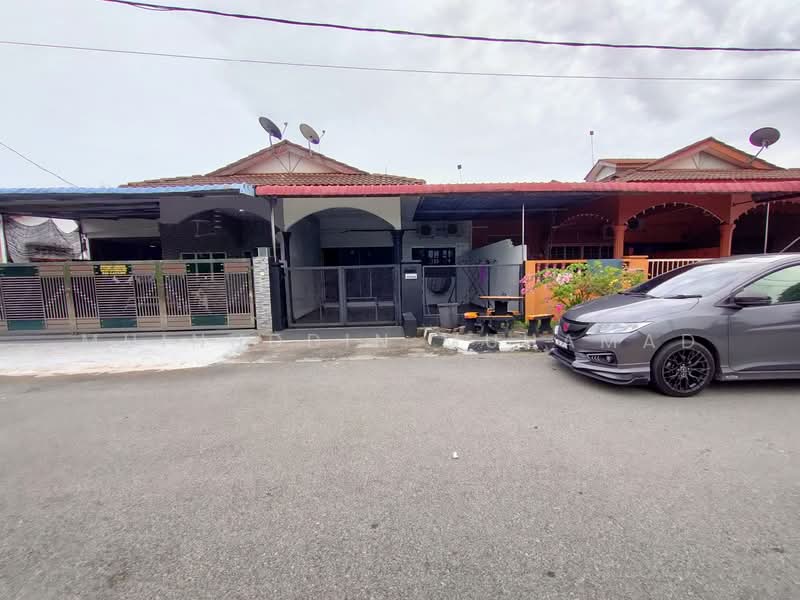 1-storey Terraced House for Sale in Hutan Melintang (Perak) - Muinuddin Muhamad - Exterior - PropertyGuru.com.my