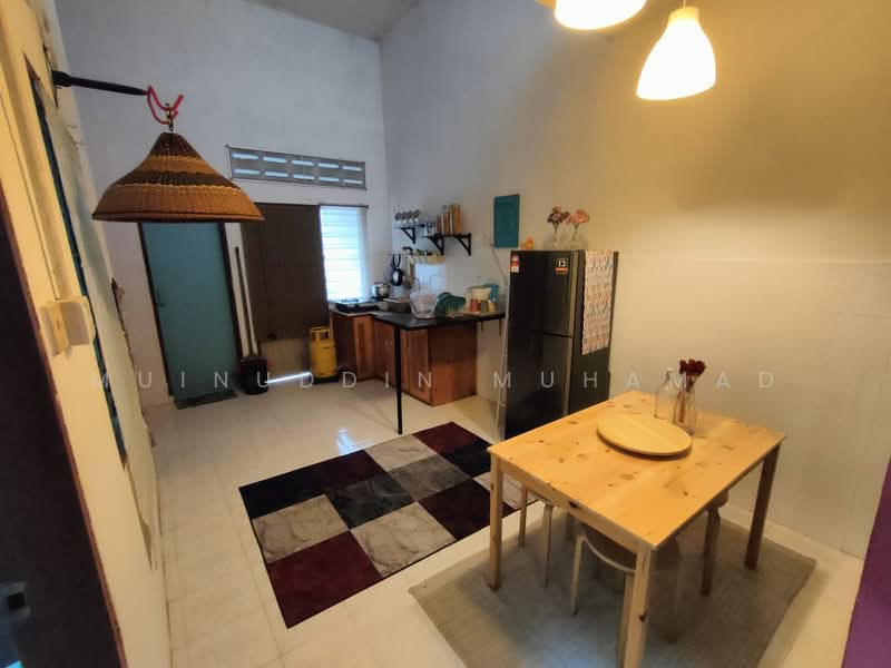 1-storey Terraced House for Sale in Hutan Melintang (Perak) - Muinuddin Muhamad - Kitchen - PropertyGuru.com.my