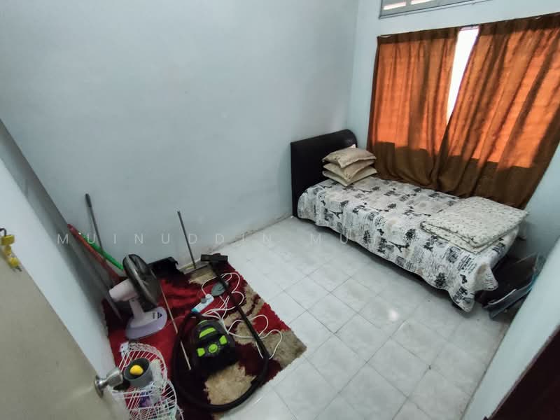 1-storey Terraced House for Sale in Hutan Melintang (Perak) - Muinuddin Muhamad - Bedroom - PropertyGuru.com.my