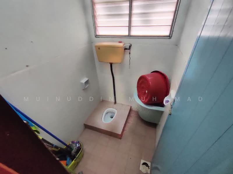 1-storey Terraced House for Sale in Hutan Melintang (Perak) - Muinuddin Muhamad - Bathroom - PropertyGuru.com.my