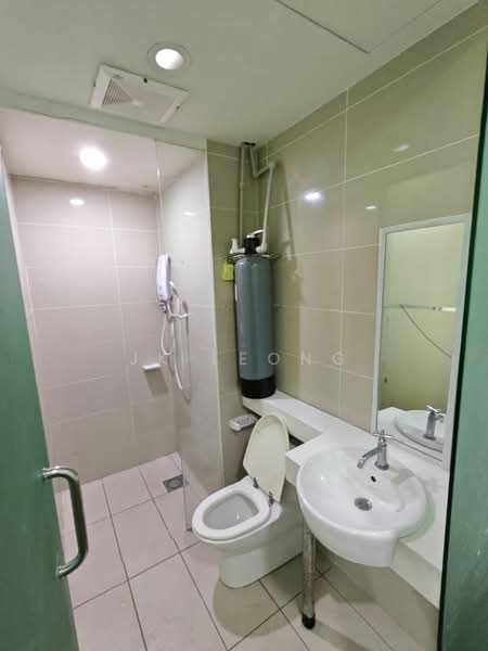 Servis Apartment untuk Dijual di The Scott Garden SOHO - JK Leong - Bathroom - PropertyGuru.com.my