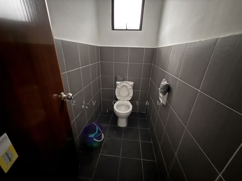 Rumah Niaga untuk Dijual di Johor Bahru (Johor) - Ziv Chiam - Bathroom - PropertyGuru.com.my