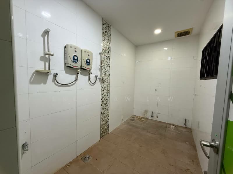 Bungalow for Sale in Kampung Kebun Teh (Johor Bahru) - Endy Law Law - Bathroom - PropertyGuru.com.my