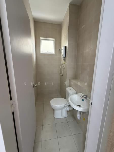 Kondominium untuk Disewa di Residensi Adelia 4 - Nurul Zyra - Bathroom - PropertyGuru.com.my