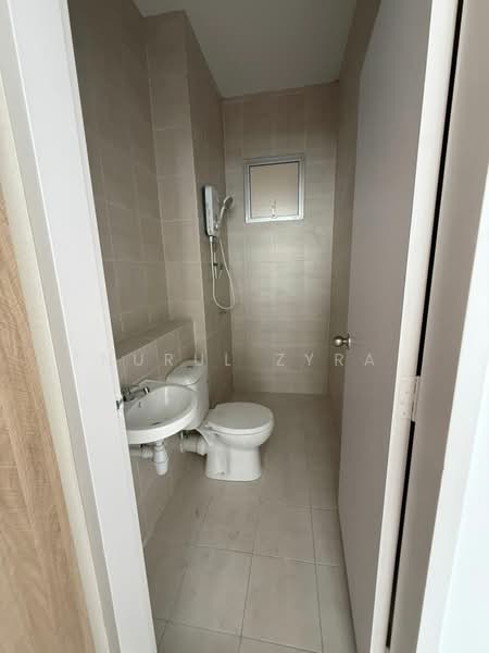 Kondominium untuk Disewa di Residensi Adelia 4 - Nurul Zyra - Bathroom - PropertyGuru.com.my