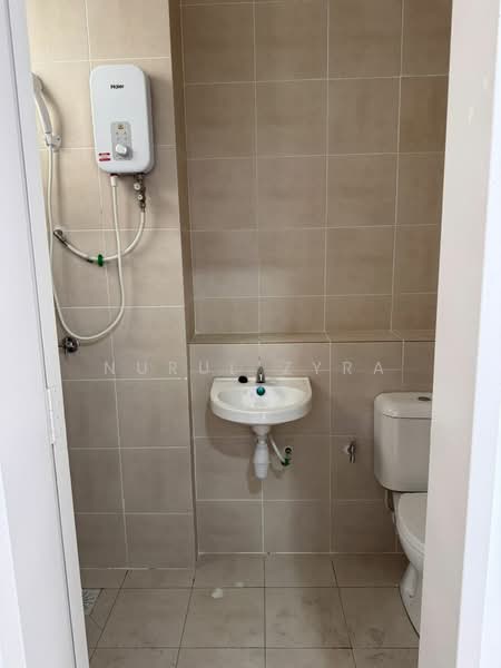 Kondominium untuk Disewa di Residensi Adelia 4 - Nurul Zyra - Bathroom - PropertyGuru.com.my