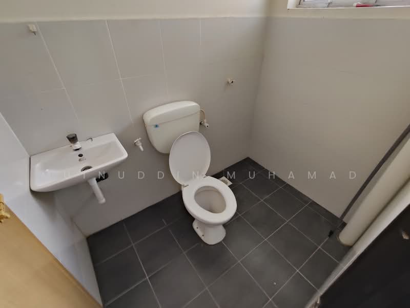 1-storey Terraced House for Rent in Teluk Intan (Perak) - Muinuddin Muhamad - Bathroom - PropertyGuru.com.my