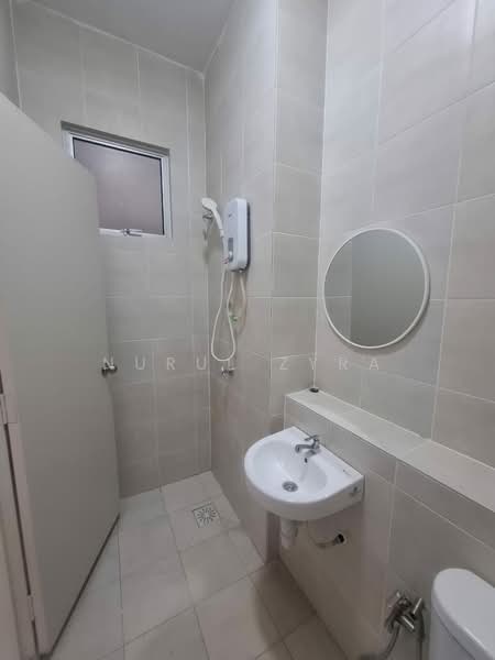 Kondominium untuk Disewa di Residensi Adelia 3 - Nurul Zyra - Bathroom - PropertyGuru.com.my
