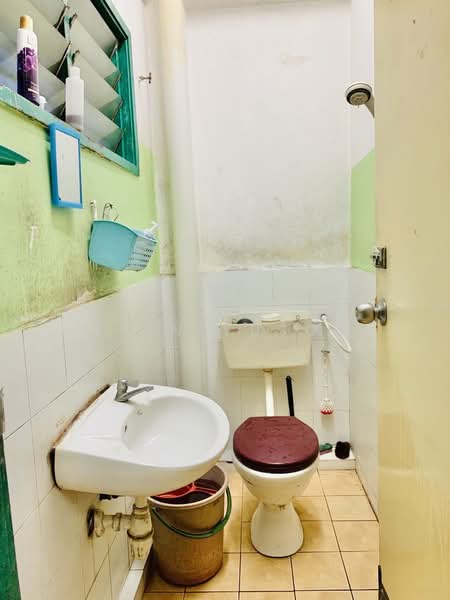 Rumah Flat untuk Dijual di Taman Bukit Segar - Erin Yusof - Bathroom - PropertyGuru.com.my