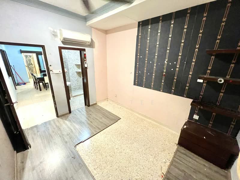 1-storey Terraced House for Sale in Bandar Baru Permas Jaya (Permas Jaya) - Eric Tee - Interior - PropertyGuru.com.my
