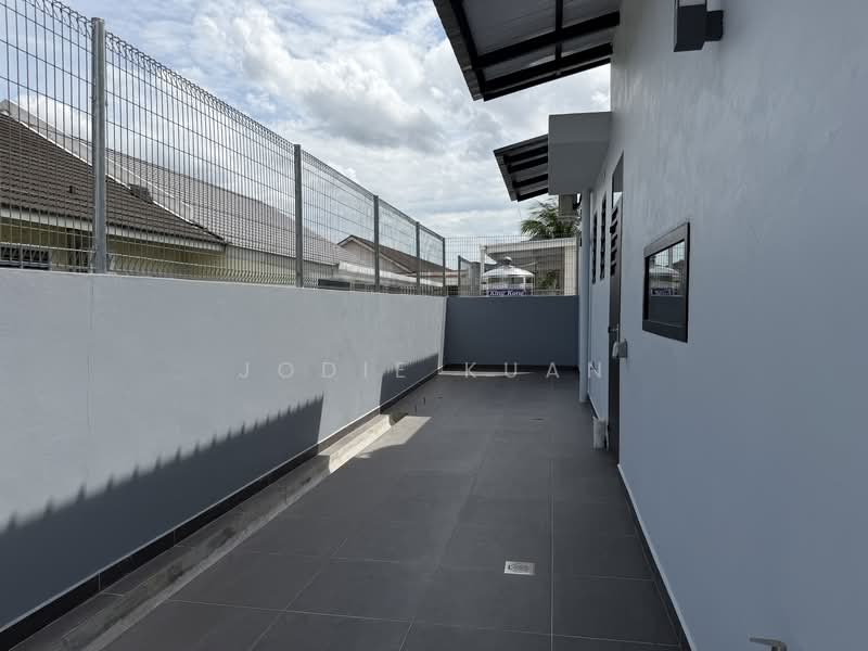 Semi-Detached House for Rent in Taman Canning (Ipoh) - Jodie Kuan - Back yard with anti climb fencing - PropertyGuru.com.my