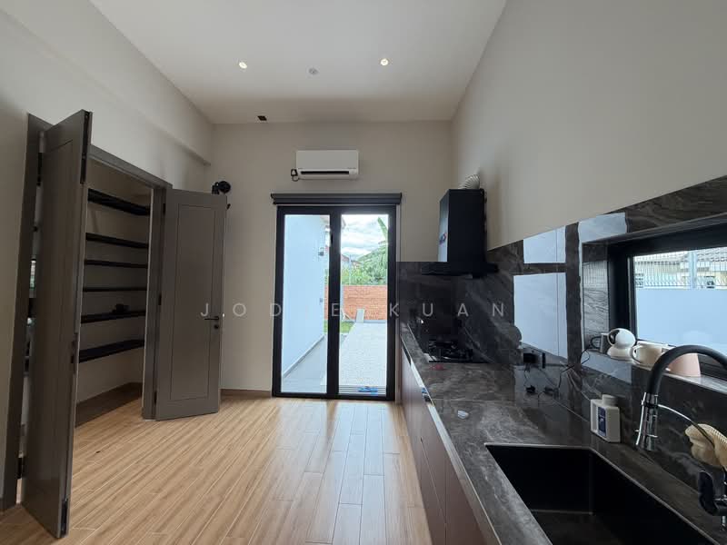 Semi-Detached House for Rent in Taman Canning (Ipoh) - Jodie Kuan - Dry Kitchen - PropertyGuru.com.my