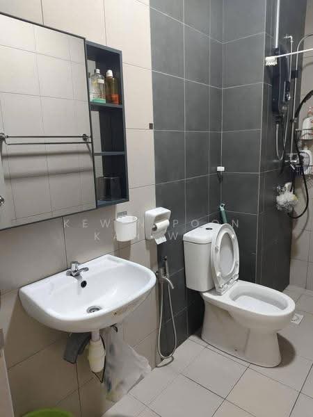 Kediaman Servis untuk Disewa di SkyLake Residence - Kewin Poon Kah Wei - Bathroom - PropertyGuru.com.my