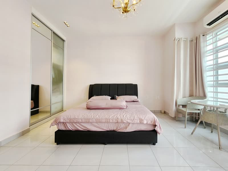 Rumah Teres untuk Dijual di Taman Semenyih Mewah (Semenyih) - Eugene Goh - Master Bedroom with Extended Balcony  - PropertyGuru.com.my