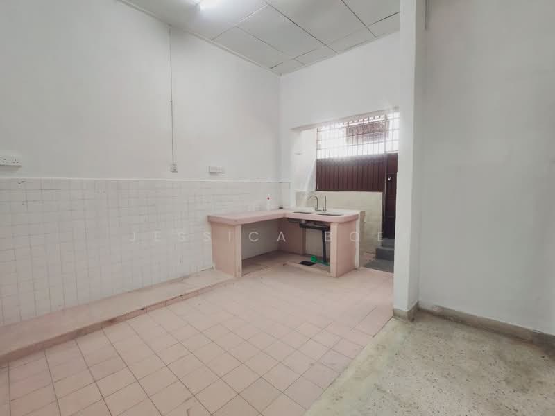 1-storey Terraced House for Rent in Taman Pelangi (Johor Bahru) - Jessica Boey - Kitchen - PropertyGuru.com.my