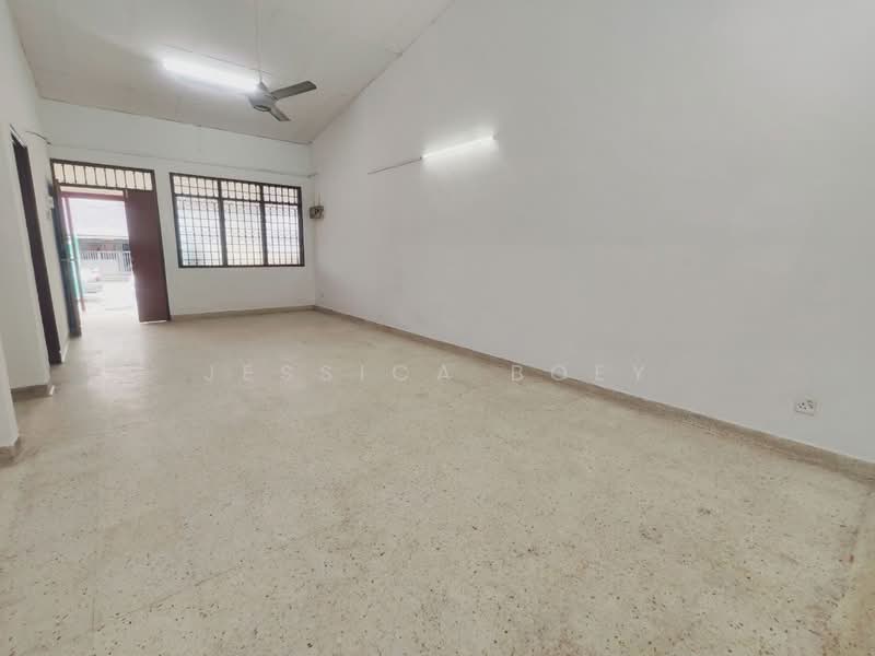 1-storey Terraced House for Rent in Taman Pelangi (Johor Bahru) - Jessica Boey - Living Room - PropertyGuru.com.my