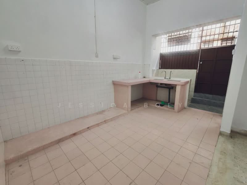 1-storey Terraced House for Rent in Taman Pelangi (Johor Bahru) - Jessica Boey - Kitchen - PropertyGuru.com.my