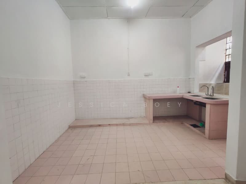 1-storey Terraced House for Rent in Taman Pelangi (Johor Bahru) - Jessica Boey - Kitchen - PropertyGuru.com.my