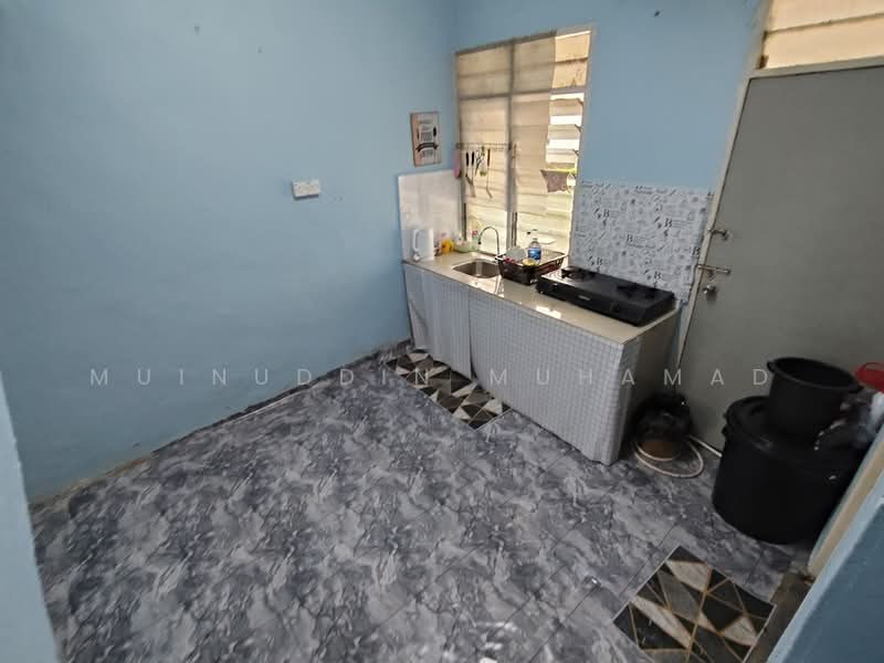 2-storey Terraced House for Sale in Hutan Melintang (Perak) - Muinuddin Muhamad - Kitchen - PropertyGuru.com.my