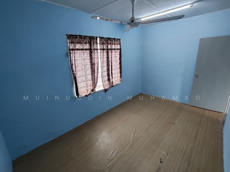 2-storey Terraced House for Sale in Hutan Melintang (Perak) - Muinuddin Muhamad - Bedroom - PropertyGuru.com.my