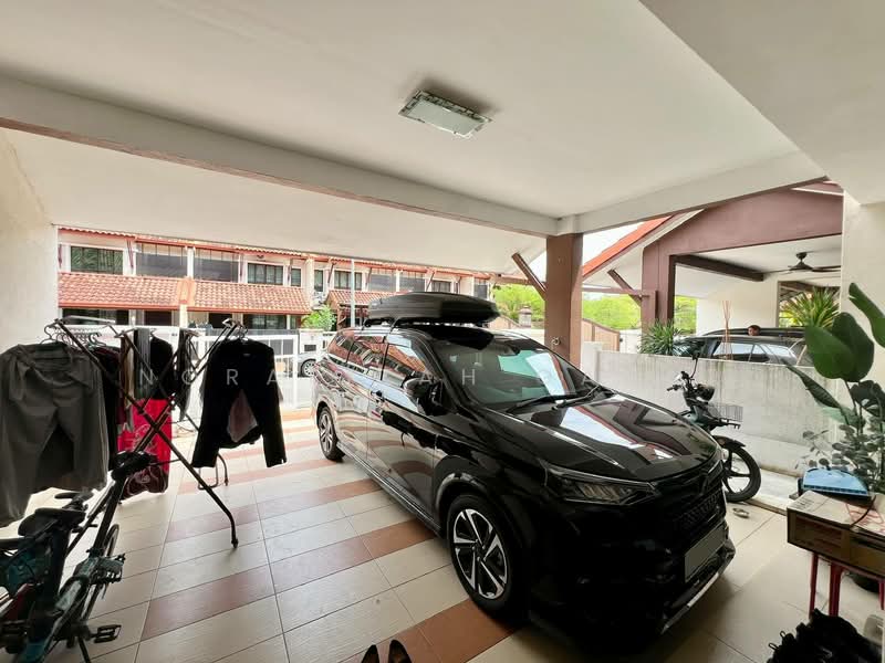 Rumah Teres 2 Tingkat untuk Dijual di Bandar Baru Bangi (Selangor) - NoraFizah Gapar - Car Park - PropertyGuru.com.my