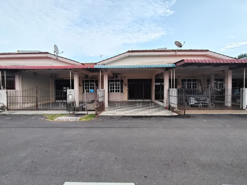 1-storey Terraced House for Sale in Teluk Intan (Perak) - Muinuddin Muhamad - Exterior - PropertyGuru.com.my